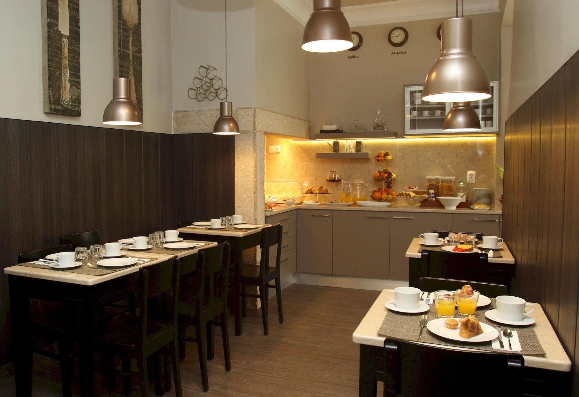 Acomodação com café da manhã  Castilho House Cais 3*